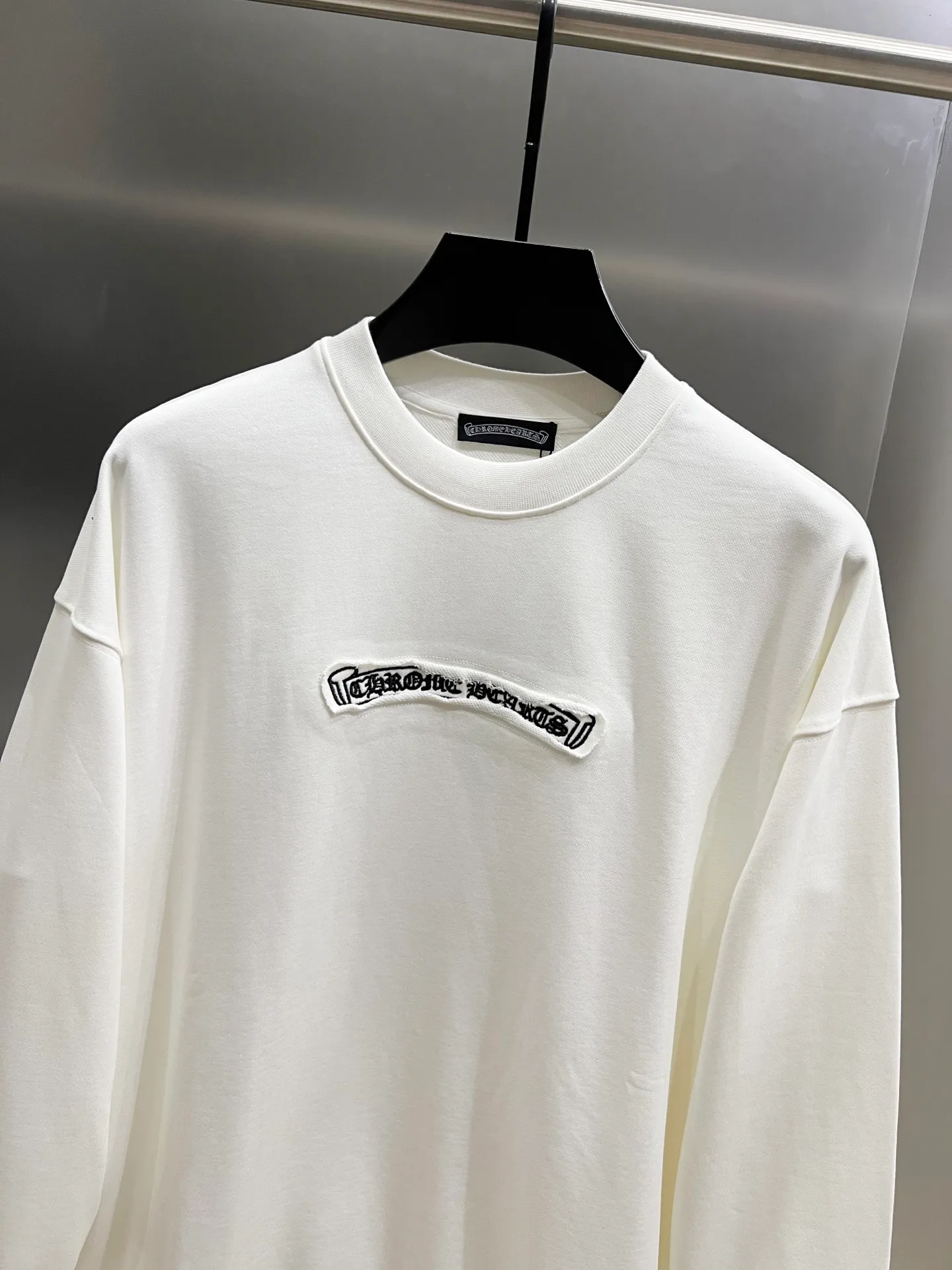 🅿️290 CH Crow 2025 autumn and winter new round neck long-sleeved sweatshirt, horseshoe Sanskrit letters + cross three-dimensional embroidery process, the real thing is great🔥Same style for men and women, loose version, size S M L XL XXL five sizes black white